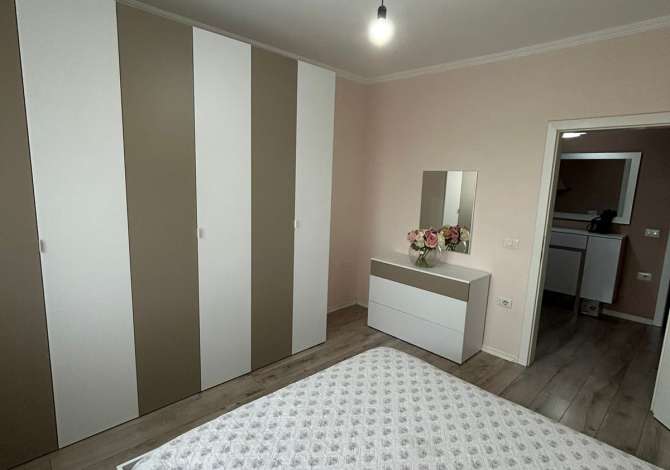 Shtepi me qera Apartament ne Tirane, 4+1, Mobilimi E mobiluar, Pagesa 150  Euro.