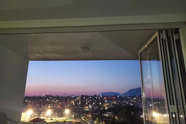 Shtepi me qera Apartament ne Tirane, 4+1, Mobilimi E mobiluar, Pagesa 150  Euro.