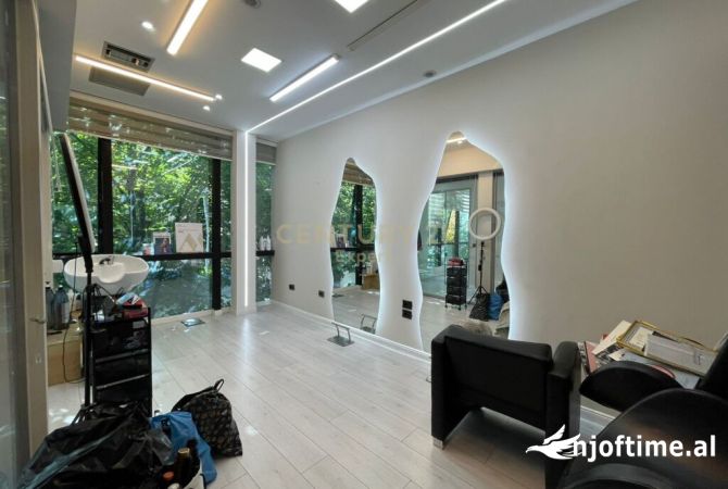 Ambiente Commerciale in Affitto 1+1 a Tirana - 1,350 Euro