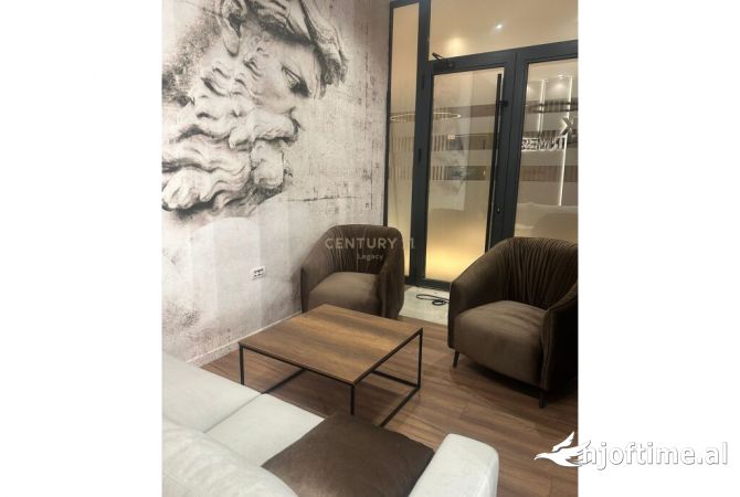 Ambiente Commerciale in Affitto 3+1 a Tirana - 650 Euro