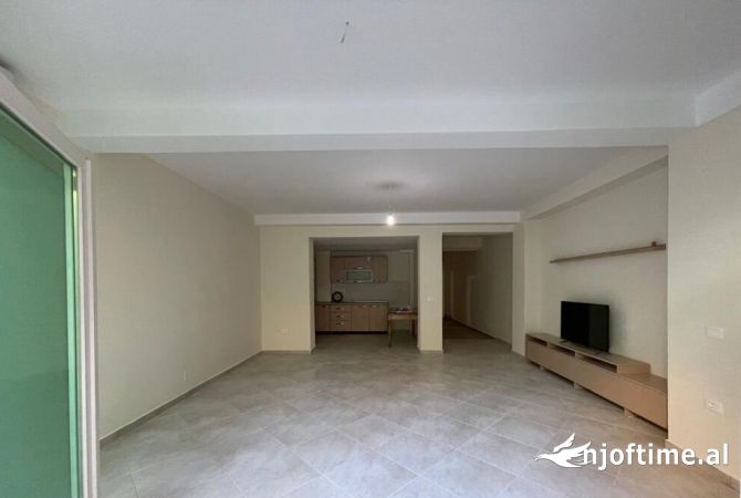 Zyra Per Qera Tek Rr. Elbasanit 700 € /Muaj