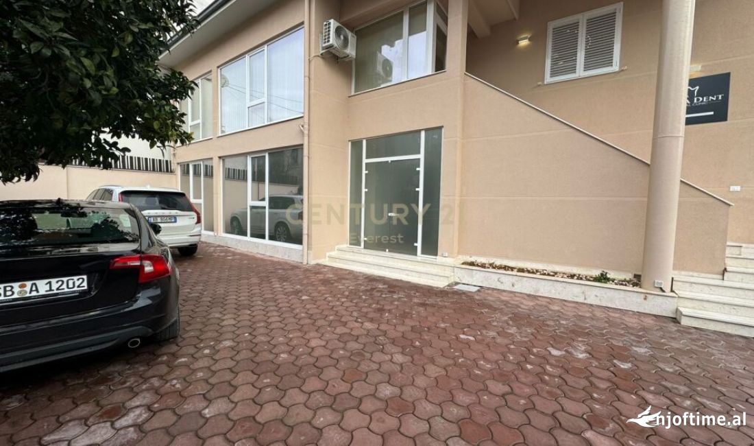 RRUGA BARDHYL JAPIM PER QIRA AMBINET!! 13,000 Euro /Muaj