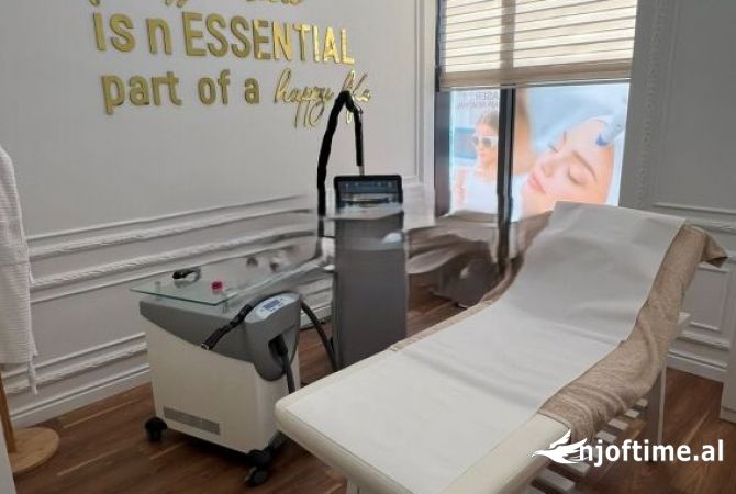 Ambiente Commerciale in Vendita 3+1 a Tirana - 5,800 Euro