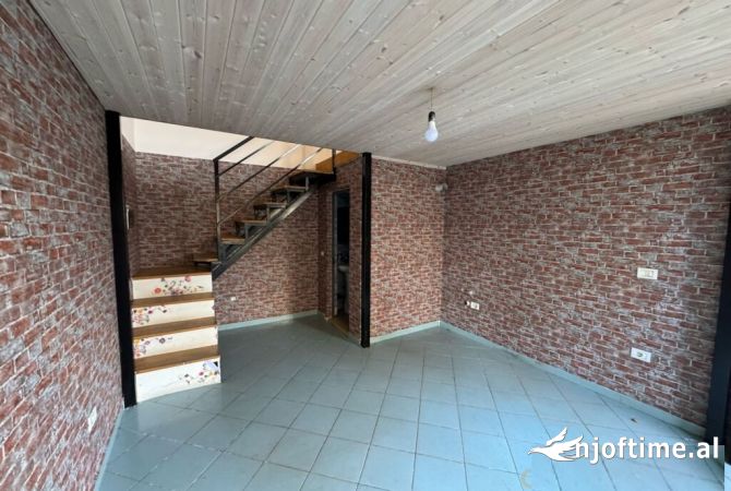 Jepet me qira ambient prane Rruges Bardhyl.- | 350 €