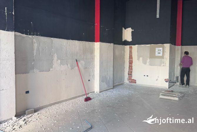 Ambiente Commerciale in Affitto 1+1 a Tirana - 1,000 Euro