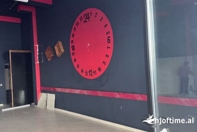 Ambiente Commerciale in Affitto 1+1 a Tirana - 1,000 Euro