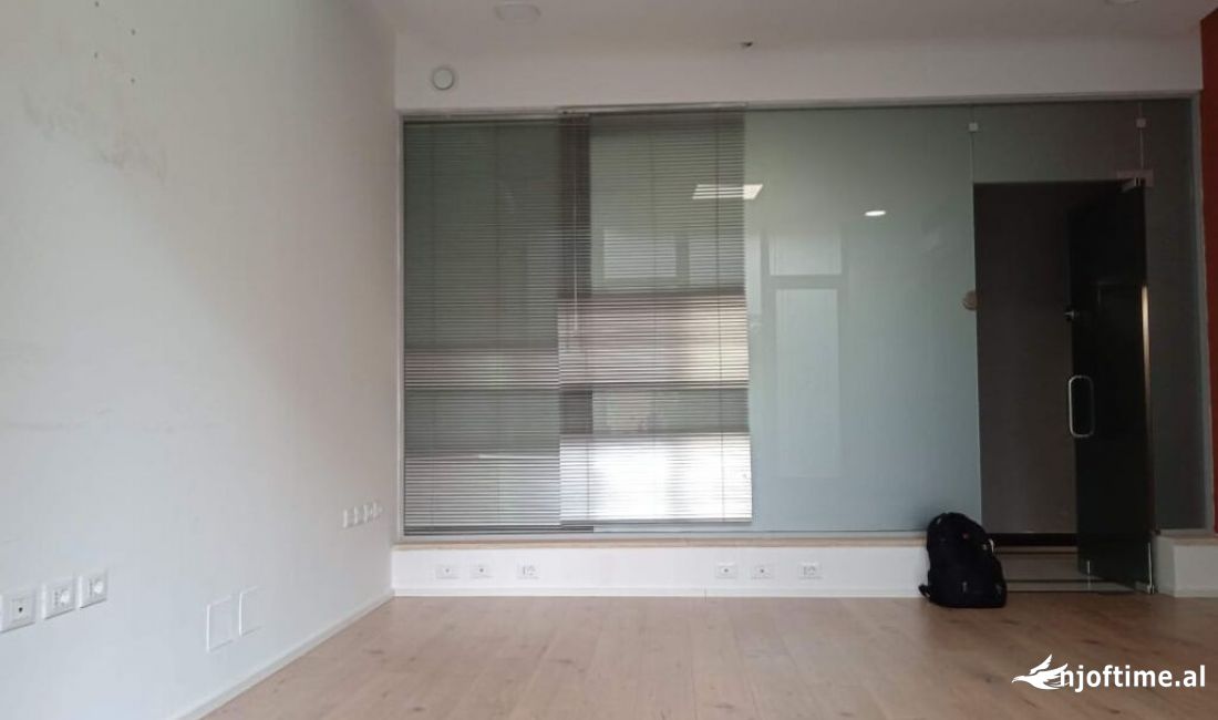 Ambient zyre per qira prane Gjimnazit Petro Nini Luarasi! 500 Euro /Muaj