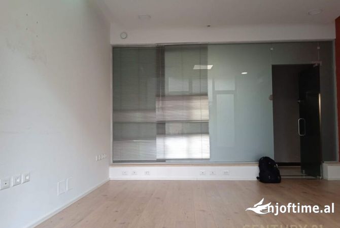 Ambient zyre per qira prane Gjimnazit Petro Nini Luarasi! 500 € /Muaj