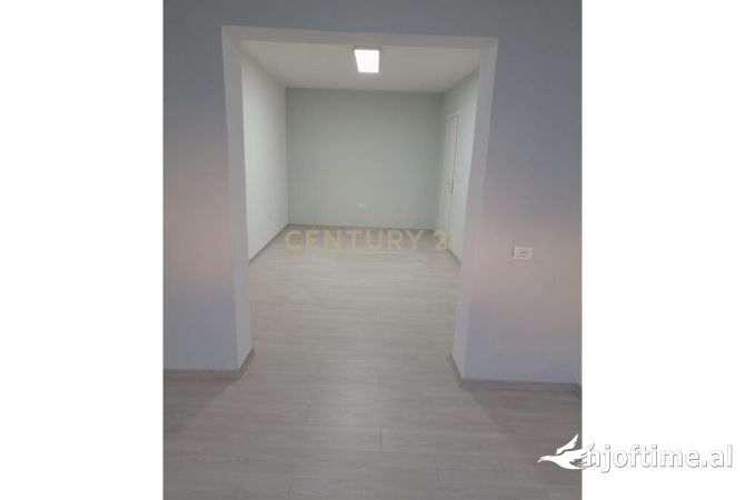 Ambient per zyra 3+1+2 Me Qera ne Sheshi Willson, Tirane! 1,000 Euro /Muaj