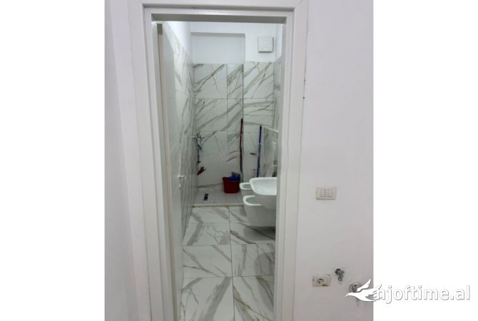 Ambiente Commerciale in Affitto 2+1 a Tirana - 700 Euro