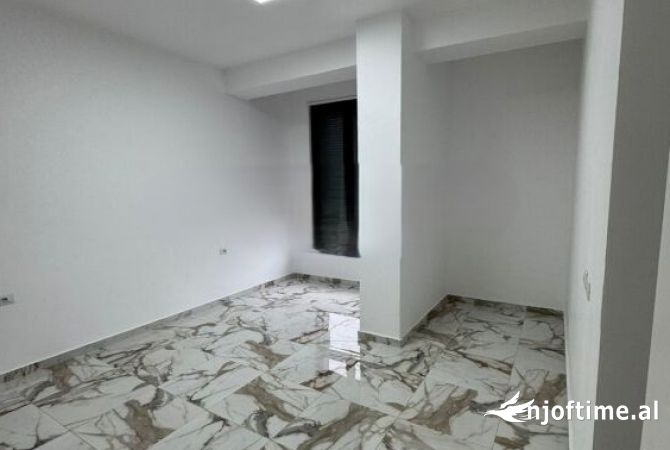 Ambiente Commerciale in Affitto 2+1 a Tirana - 700 Euro