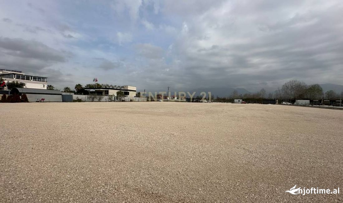 Aeroporti Rinas, jepet me qira 4500m2 toke! 4,500 Euro /Muaj