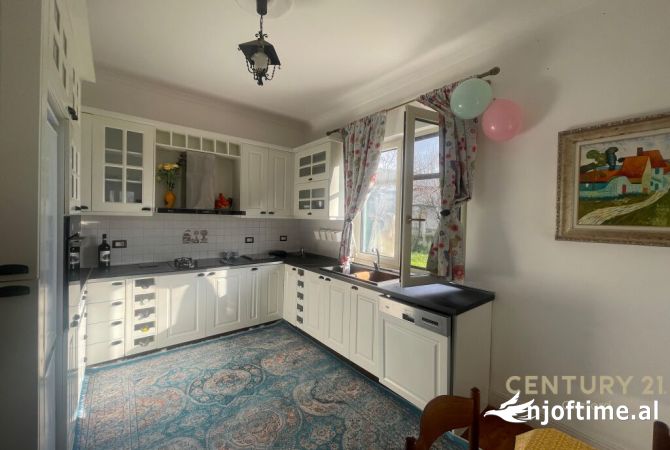 Shtepi me qera Shtepi Private ne Tirane, 2+1, Mobilimi E mobiluar, Pagesa 600  Euro.