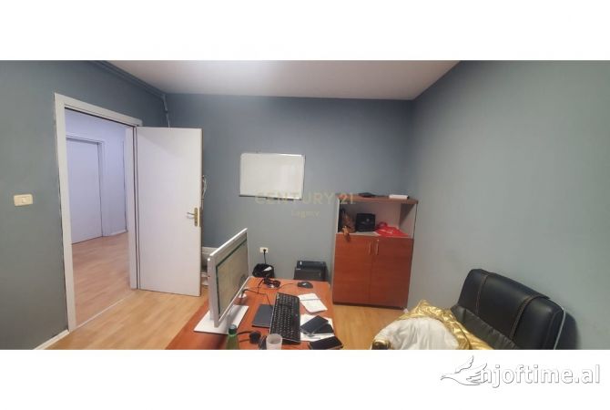 AMBIENT ZYRASH PER QIRA NE ZONEN E ISH BLLOKUT ! 1,200 Euro /Muaj