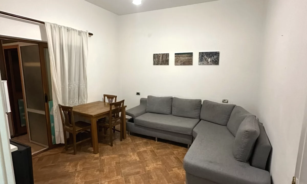 Shtepi me qera Shtepi Private ne Tirane, 1+1, Mobilimi E mobiluar, Pagesa 35,000  Leke.