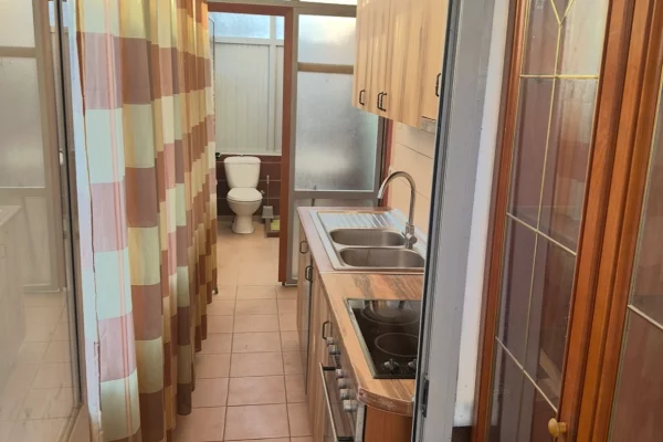 Shtepi me qera Shtepi Private ne Tirane, 1+1, Mobilimi E mobiluar, Pagesa 35,000  Leke.