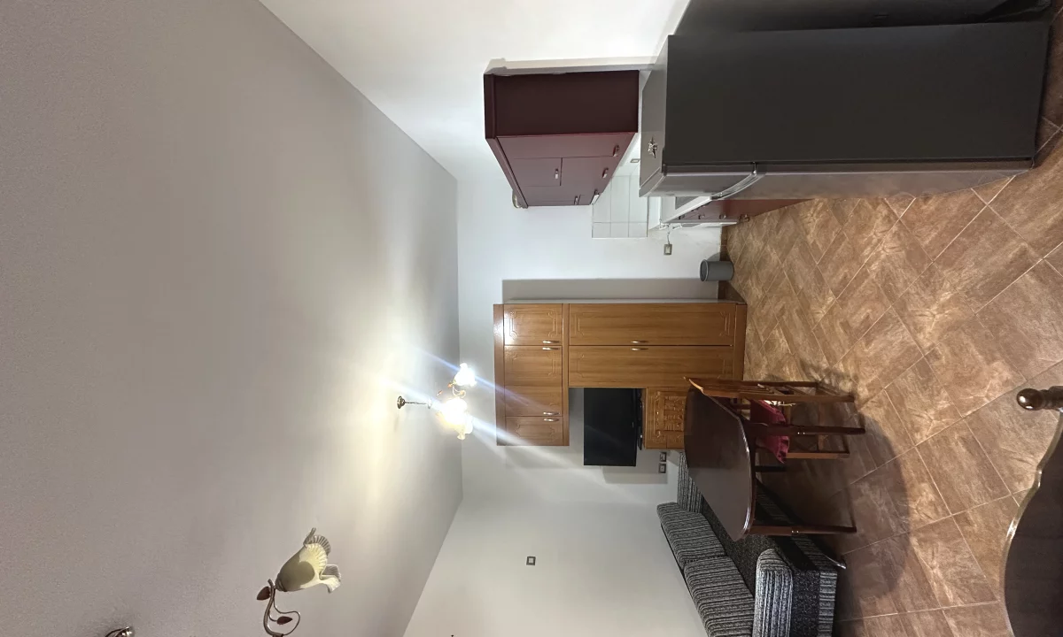 Shtepi me qera Shtepi Private ne Tirane, Garsoniere, Mobilimi E mobiluar, Pagesa 30,000  Leke.