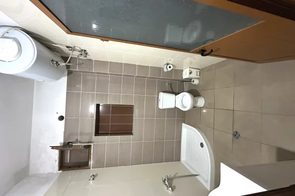 Shtepi me qera Shtepi Private ne Tirane, Garsoniere, Mobilimi E mobiluar, Pagesa 30,000  Leke.