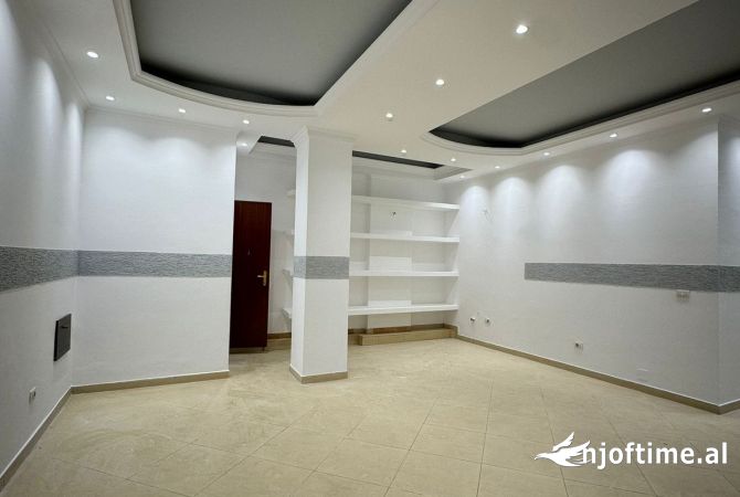 Ambiente Commerciale in Affitto 1+1 a Tirana - 500 Euro