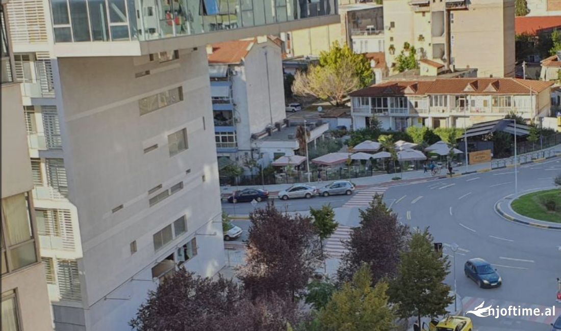 Shitje biznesi  lokali tek Komuna Parisit!