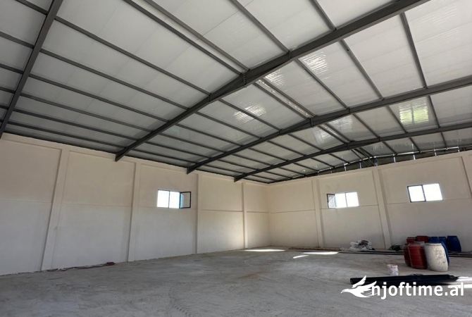 Ambiente Commerciale in Affitto 4+1 a Tirana - 2,000 Euro