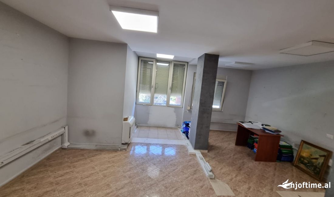 🏢 Zyre per Qira – Pazari i Ri 🏢 