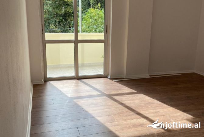 Shtepi me qera Apartament ne Tirane, 2+1, Mobilimi Bosh, pa mobiluar, Pagesa 750  Euro.