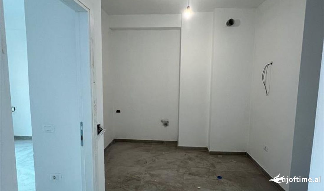 Appartamento in vendita a Tirana 2+1, Vuoto