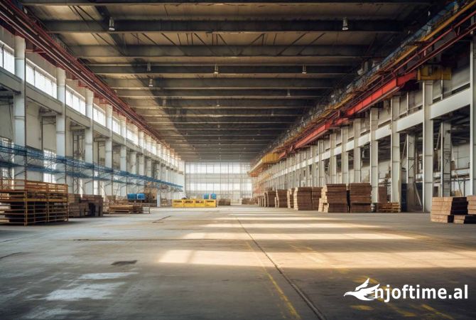 Ambiente Commerciale in Affitto 4+1 a Tirana - 1,800 Euro