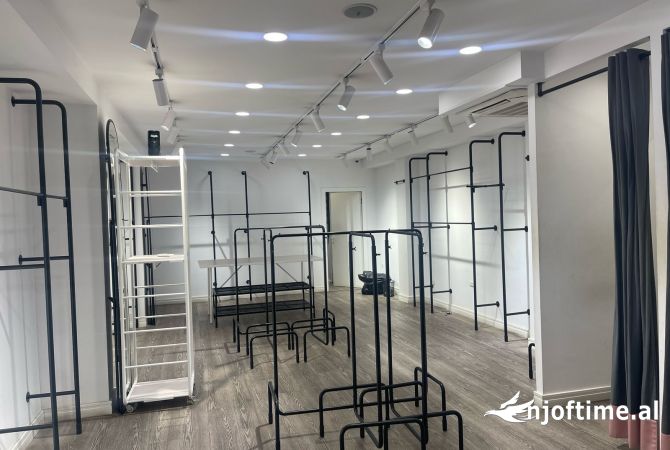 🏢 Dyqan me Qera 160 m² në Rrugën Kryesore, Myslym Shyri