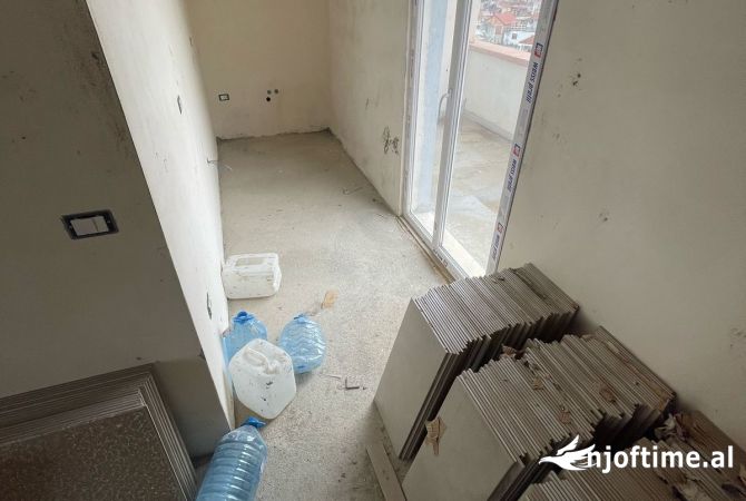 Shtepi ne shitje Apartament ne Tirane, 2+1, Mobilimi E mobiluar, Pagesa 102,000  Euro.