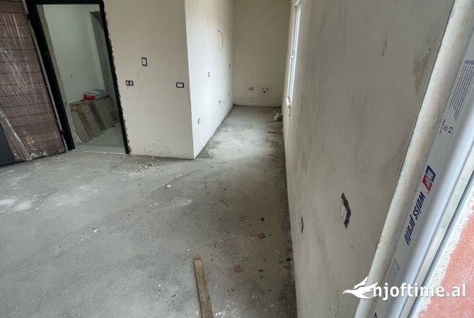Shtepi ne shitje Apartament ne Tirane, 2+1, Mobilimi E mobiluar, Pagesa 102,000  Euro.