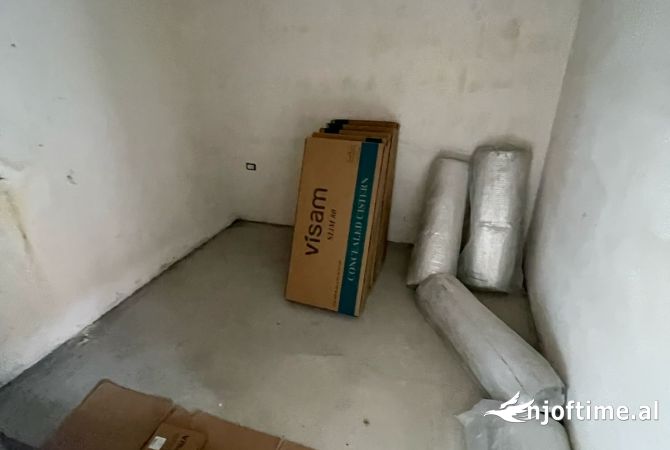 Shtepi ne shitje Apartament ne Tirane, 2+1, Mobilimi E mobiluar, Pagesa 102,000  Euro.