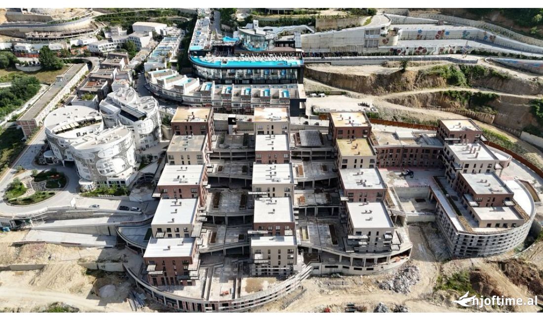 Shtepi ne shitje Apartament ne Tirane, 3+1, Mobilimi Bosh, pa mobiluar, Pagesa 250,000  Euro.