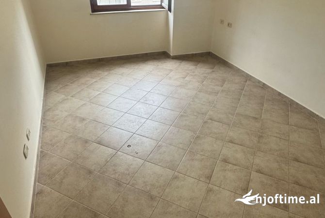 Apartment for rent in Tirana 3+1, Emty