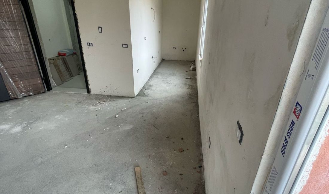 Shtepi ne shitje Apartament ne Tirane, 2+1, Mobilimi Pjeserisht e mobiluar, Pagesa 100,000  Euro.