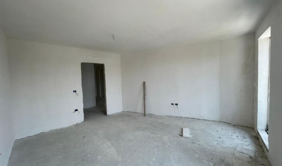 Shtepi ne shitje Apartament ne Tirane, 1+1, Mobilimi Bosh, pa mobiluar, Pagesa 132,000  Euro.