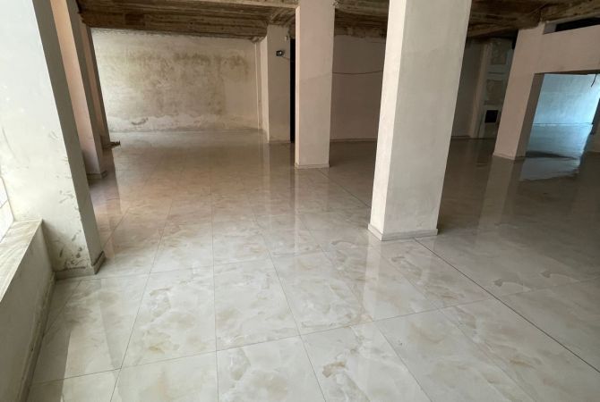 Jepet me Qira Ambient 1000 m2 – Ekskluzivisht prane Mbikalimit te Komunes se Parisit  