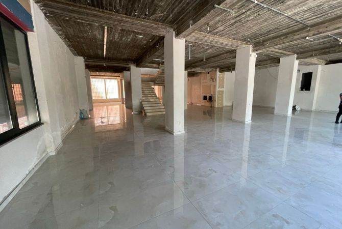 Jepet me Qira Ambient 1000 m2 – Ekskluzivisht prane Mbikalimit te Komunes se Parisit  