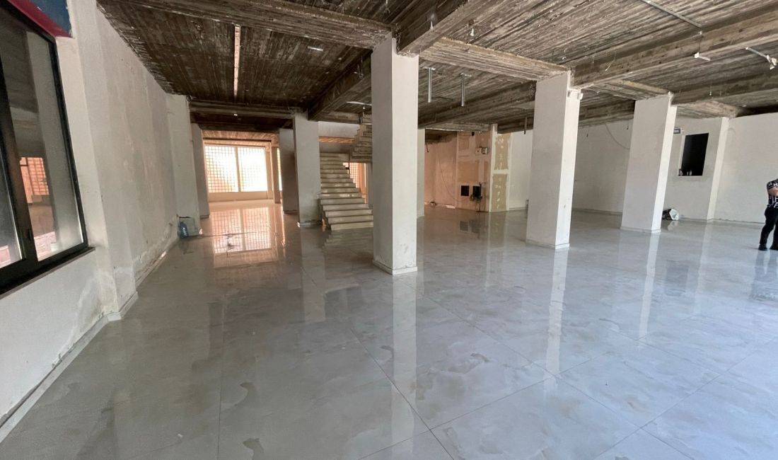 Jepet me Qira Ambient 1000 m2 – Ekskluzivisht prane Mbikalimit te Komunes se Parisit  