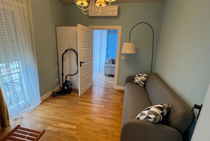 Shtepi me qera Apartament ne Tirane, 3+1, Mobilimi E mobiluar, Pagesa 1,500  Euro.