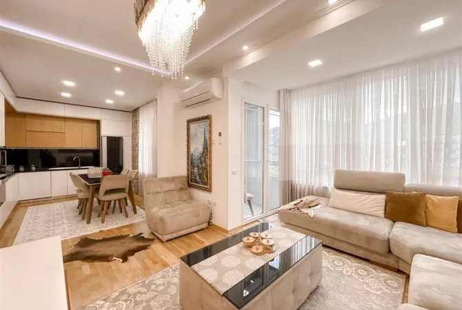 Shtepi ne shitje Apartament ne Tirane, 3+1, Mobilimi Pjeserisht e mobiluar, Pagesa 250,000  Euro.
