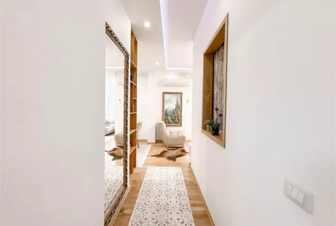 Shtepi ne shitje Apartament ne Tirane, 3+1, Mobilimi Pjeserisht e mobiluar, Pagesa 250,000  Euro.