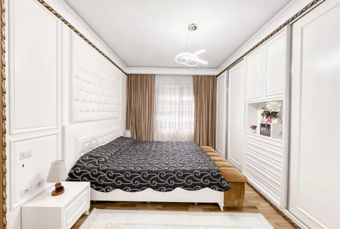 Shtepi ne shitje Apartament ne Tirane, 3+1, Mobilimi Pjeserisht e mobiluar, Pagesa 250,000  Euro.