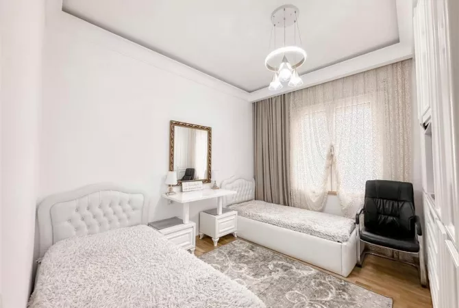 Shtepi ne shitje Apartament ne Tirane, 3+1, Mobilimi Pjeserisht e mobiluar, Pagesa 250,000  Euro.
