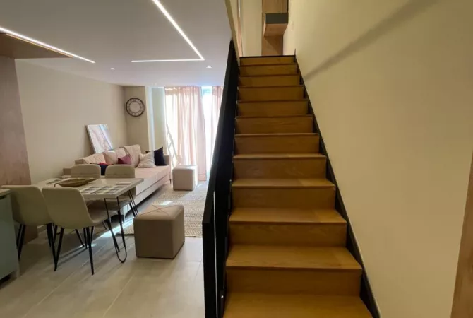 Shtepi ne shitje Duplex(shtepi me 2 kate) ne Tirane, 1+1, Mobilimi E mobiluar, Pagesa 115,000  Euro.