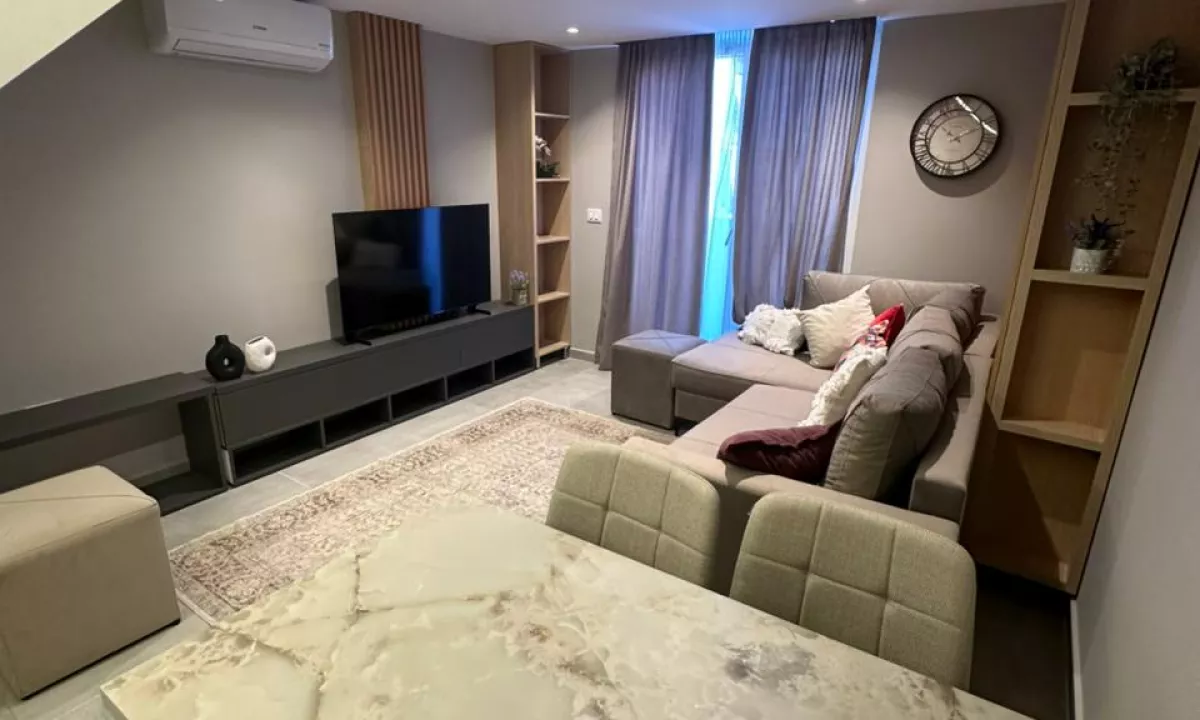 Shtepi ne shitje Apartament ne Tirane, 1+1, Mobilimi E mobiluar, Pagesa 122,000  Euro.