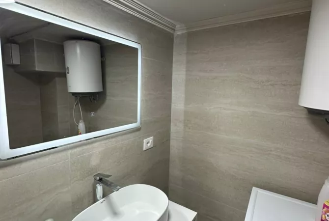 Shtepi ne shitje Apartament ne Tirane, 1+1, Mobilimi E mobiluar, Pagesa 122,000  Euro.