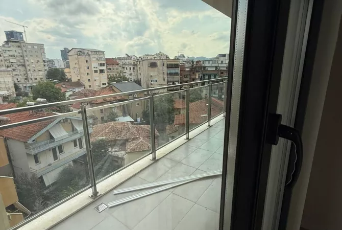 Shtepi me qera Apartament ne Tirane, 1+1, Mobilimi E mobiluar, Pagesa 699  Euro.