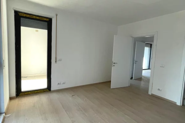 Shtepi ne shitje Apartament ne Tirane, 2+1, Mobilimi Bosh, pa mobiluar, Pagesa 152,750  Euro.